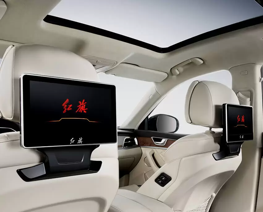 LCD дисплей в салоне hongqi